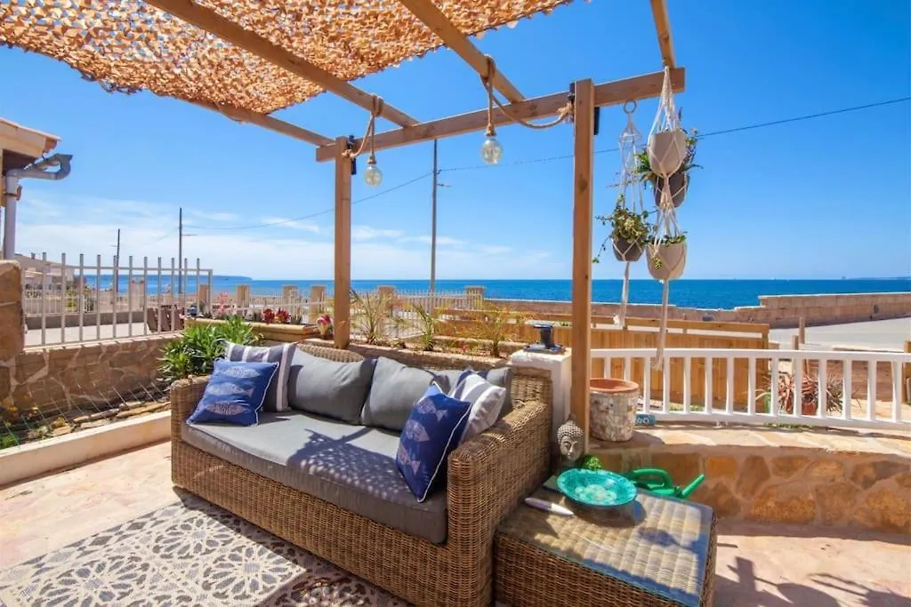 Beach House With Beautiful Sea Views Front Line 팔마데마요르카 빌라